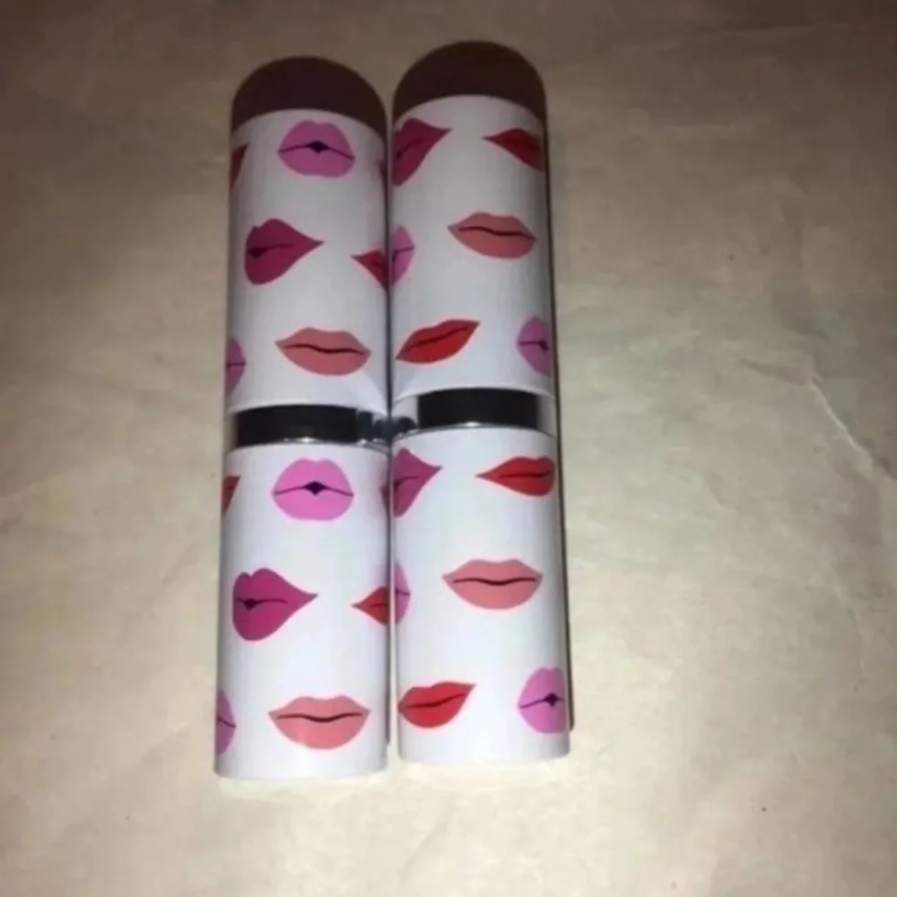 2 x Clinique lipsticks